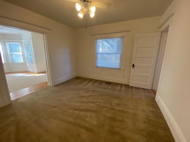 Building Photo - 2006003/85T