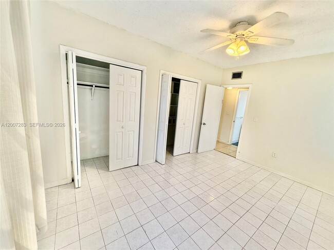 Building Photo - 1591 NE Miami Gardens Dr