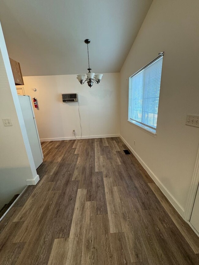 Building Photo - Beautiful 4 bedroom house avail 6/12