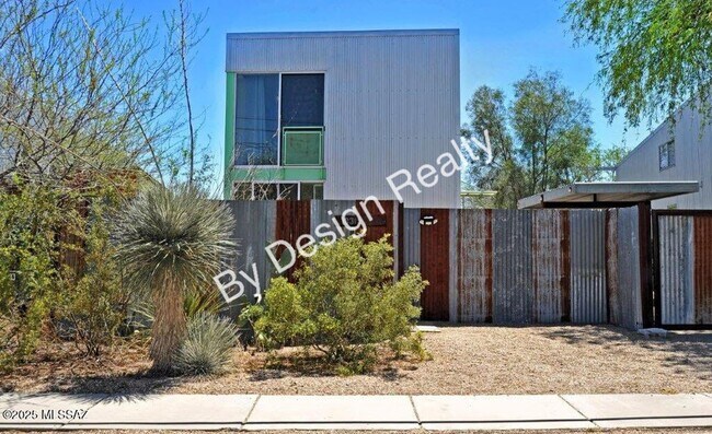 Building Photo - Modern Loft-Style Home in Barrio Metalico