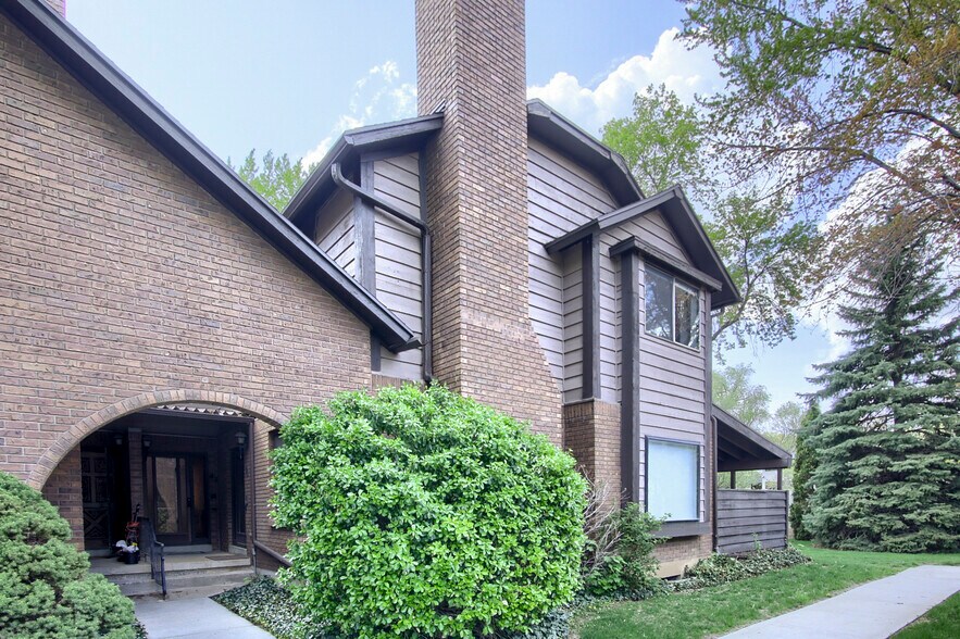 Building Photo - 1120 Canyon Rd