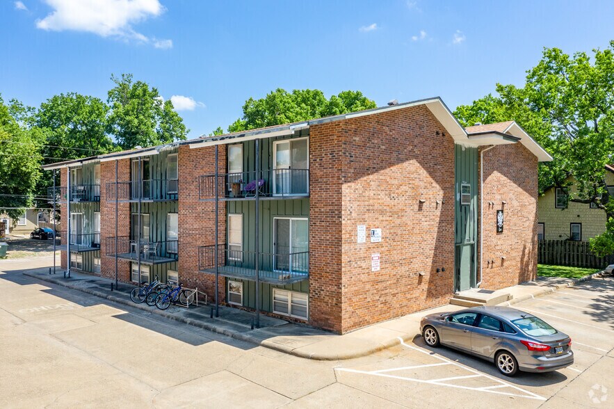 Lee Crest Apartments 11221218 Kearney St Manhattan KS 66502