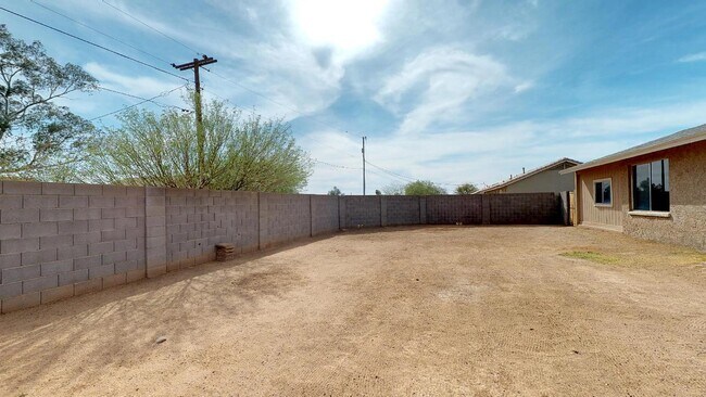 Building Photo - 201 E Thomas St