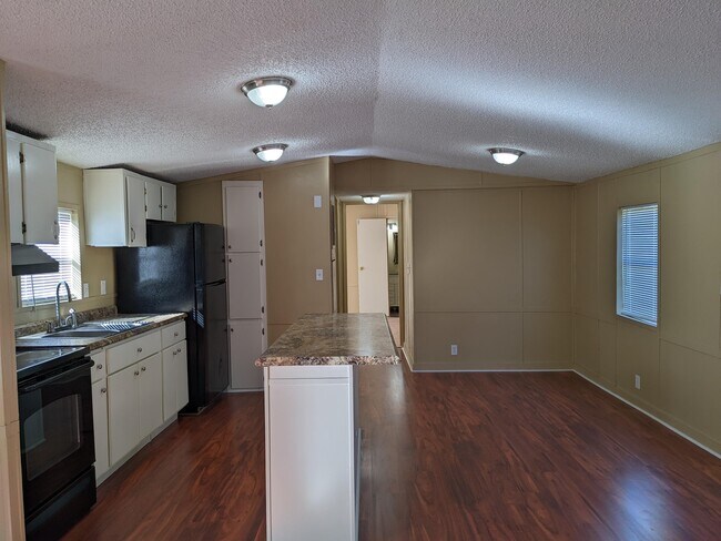 Building Photo - 903 Scott Dr