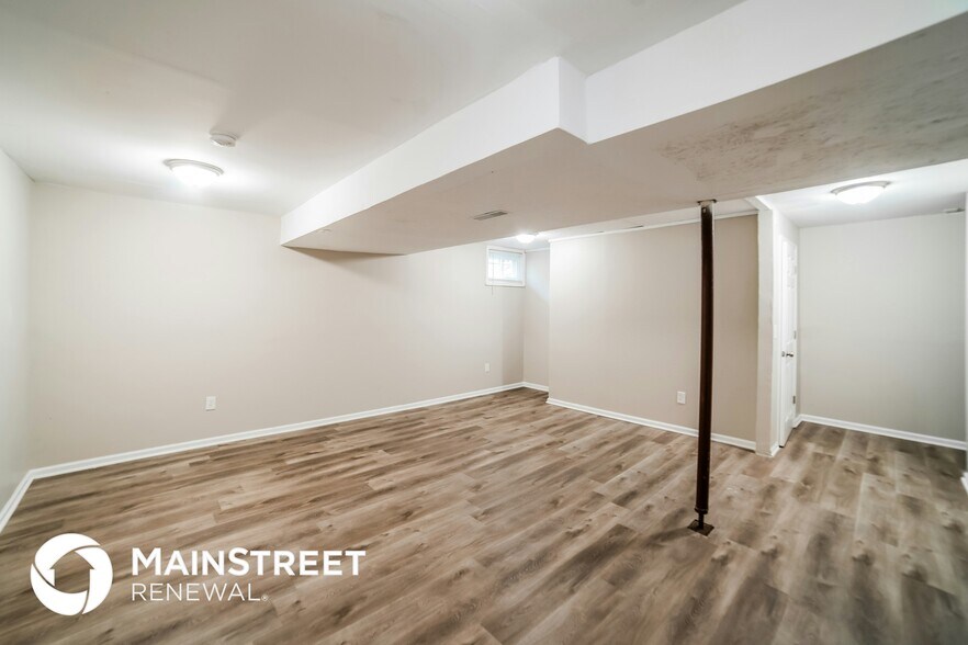 Building Photo - 806 SE 19th St