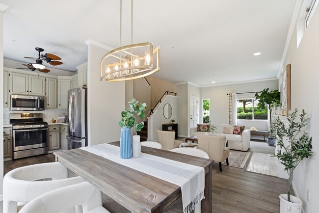 Building Photo - Contemporary 2 Bed, 2.5 Bath Home in North Napa