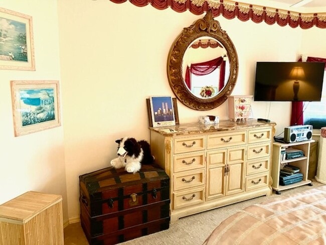 Building Photo - Home