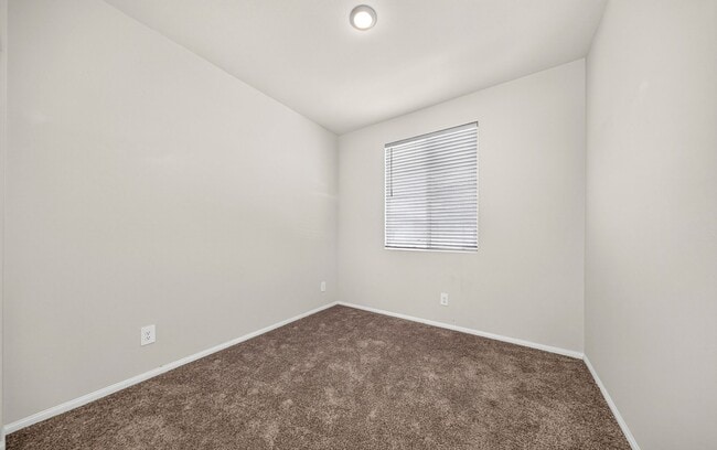 Building Photo - 1037 Yuzu Wy