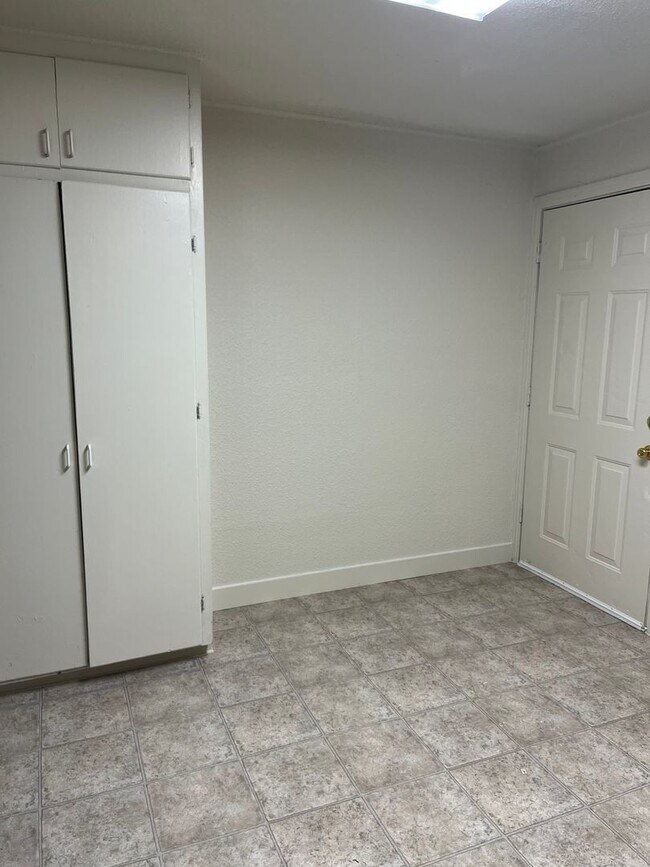 Building Photo - w7265e