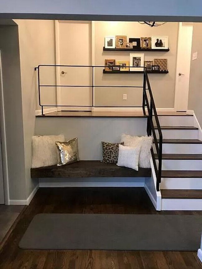 Building Photo - Charming 3-Bedroom Westlake Retreat with Prime Location and Serene Backyard Oasis