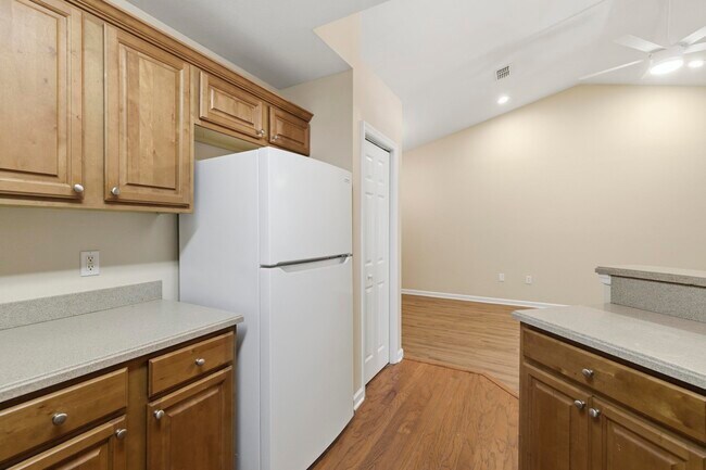 Building Photo - 1611 Quazar Rd