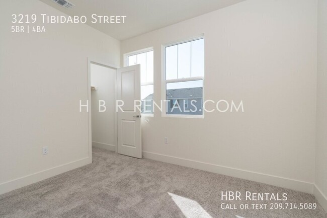 Building Photo - BRAND NEW CONSTRUCTION: Spacious 5-Bed San...