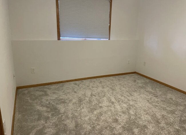 Building Photo - 2706 Wheatland Dr S