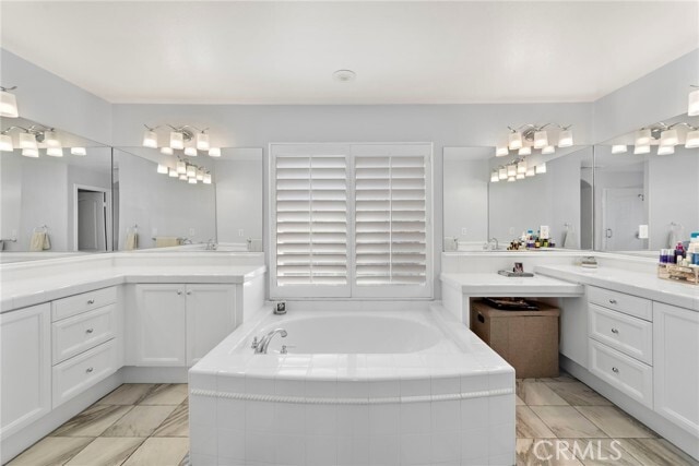 Building Photo - 28412 Via Mondano