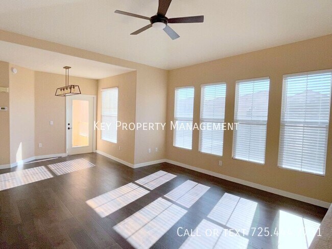 Building Photo - GORGEOUS REMODELED 2 BEDROOM TOWNHOME IN C...