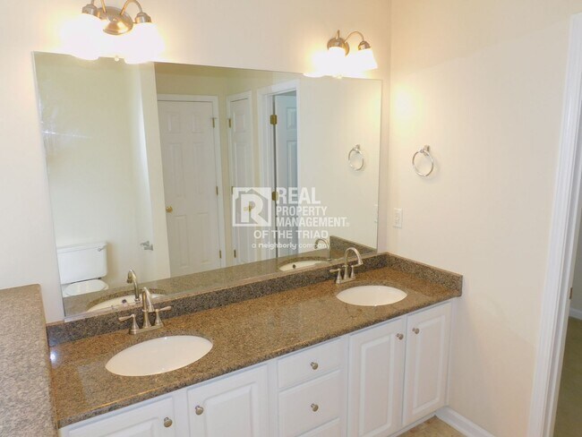 Building Photo - *NW High School* Lovely 4BR/2.5BA Home off...