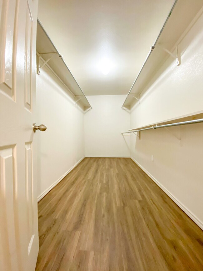 Building Photo - Spacious 3 Bedroom Duplex in Cooper!
