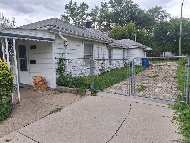 Building Photo - 13809 Julius Ave
