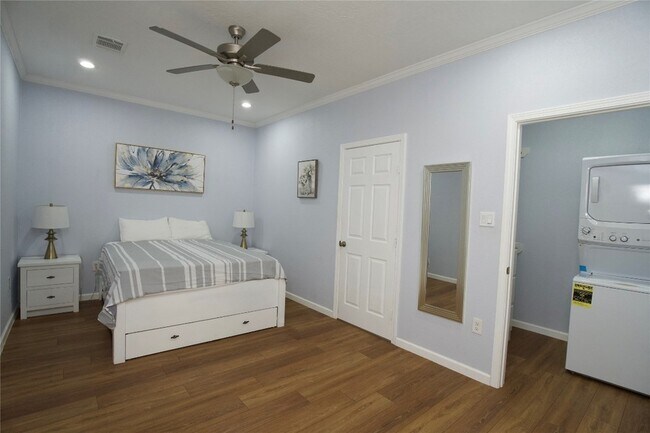 Building Photo - 3710 Yellowstone Blvd