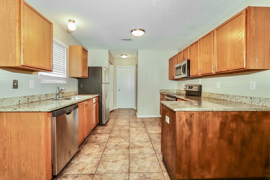 Building Photo - 6714 Hunters Creek Blvd