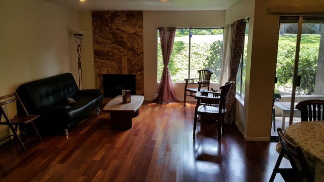 Building Photo - 10325 Caminito Cuervo