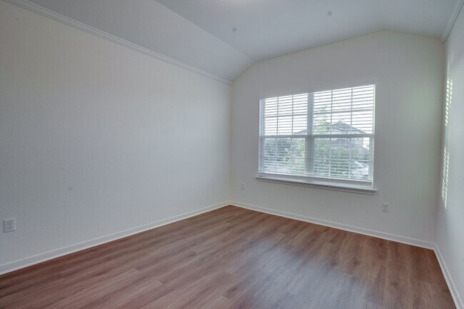 Building Photo - 403 Pentire Way