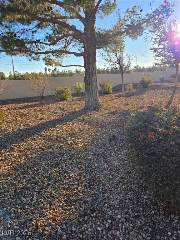 Building Photo - 10527 Mission Lakes Ave