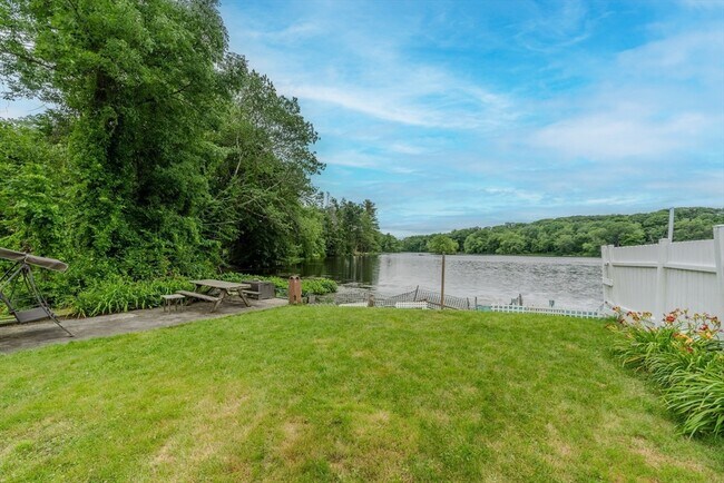 Building Photo - 9 Beach St