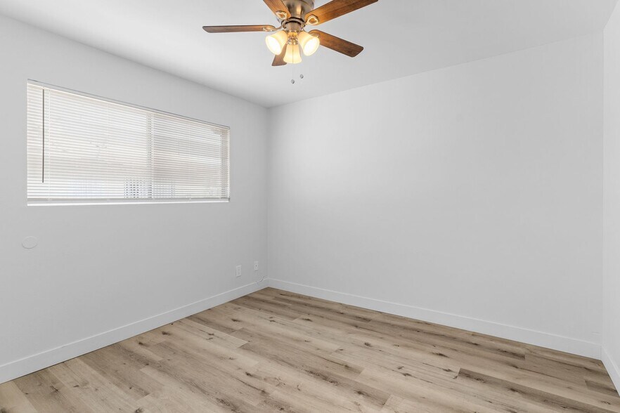 Building Photo - 1050 Gaviota Ave