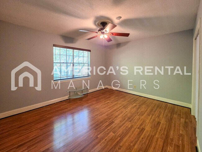 Building Photo - 3441 Sandner Ct