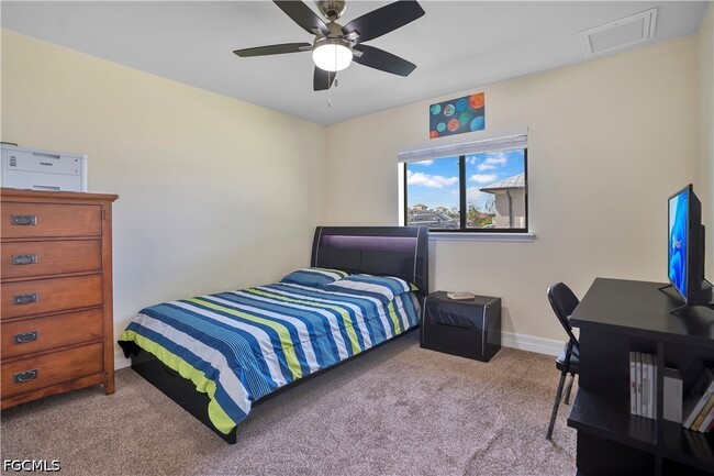 Building Photo - 1627 SW 14th St