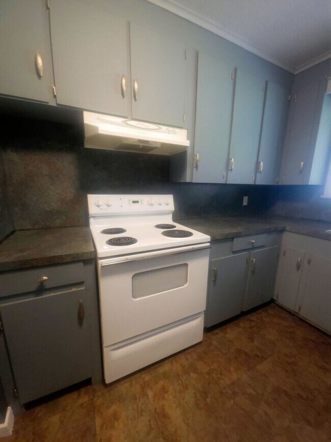 Building Photo - Charming 3-Bedroom Home for Rent – Spacious Backyard & Quiet Neighborhood!