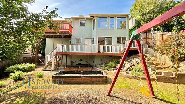 Building Photo - Attractive Mid-Century Modern Dimond Distr...