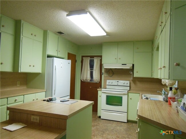 Building Photo - 391 Oakcrest Dr