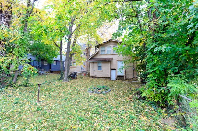 Building Photo - Charming and cozy house in historic East S...