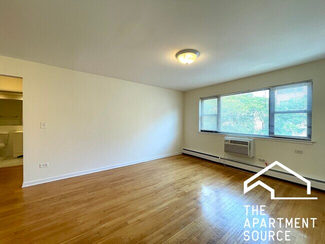 Building Photo - 6002 N Kenmore Ave