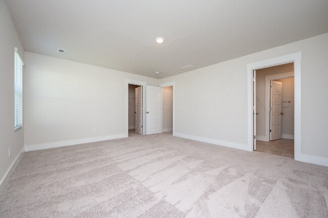 Building Photo - Stunning 3BR/2.5BA Luxury Townhome with Loft & Garage in Greenville! $2,050/mo rent