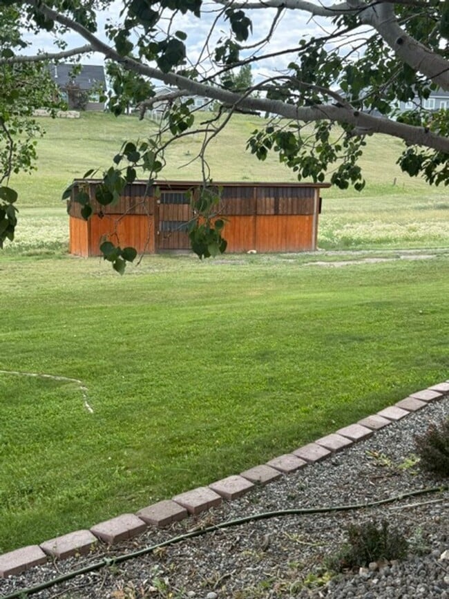 Building Photo - 4 Bedroom Home with Yard, Garage & Pet-Friendly Policy