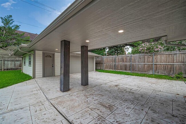 Building Photo - 2402 Chimney Rock Rd