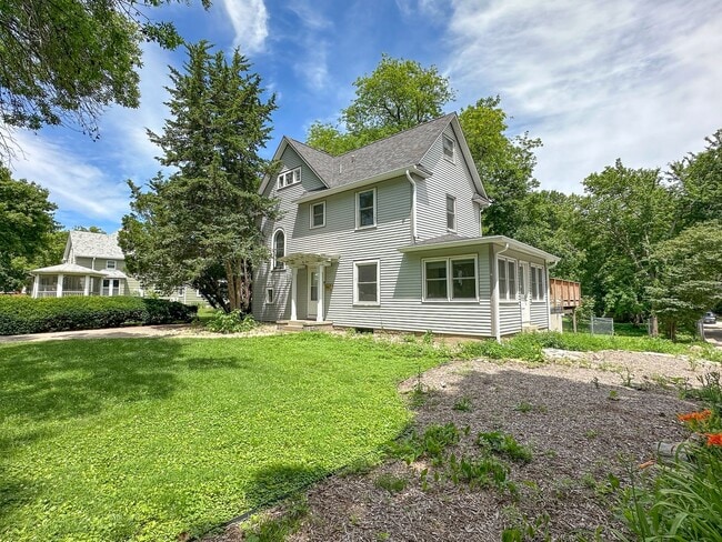 Building Photo - 412 Ash Ave