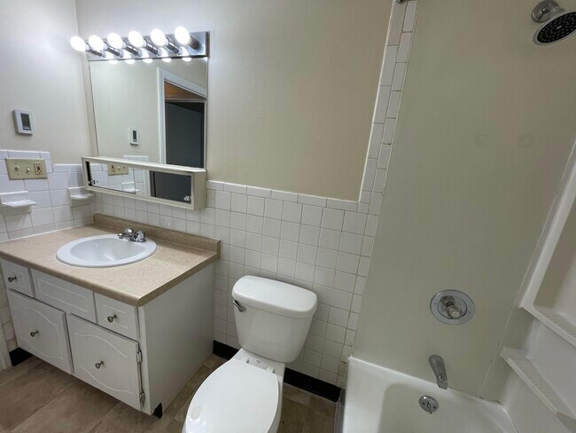 Building Photo - 99 Powers St