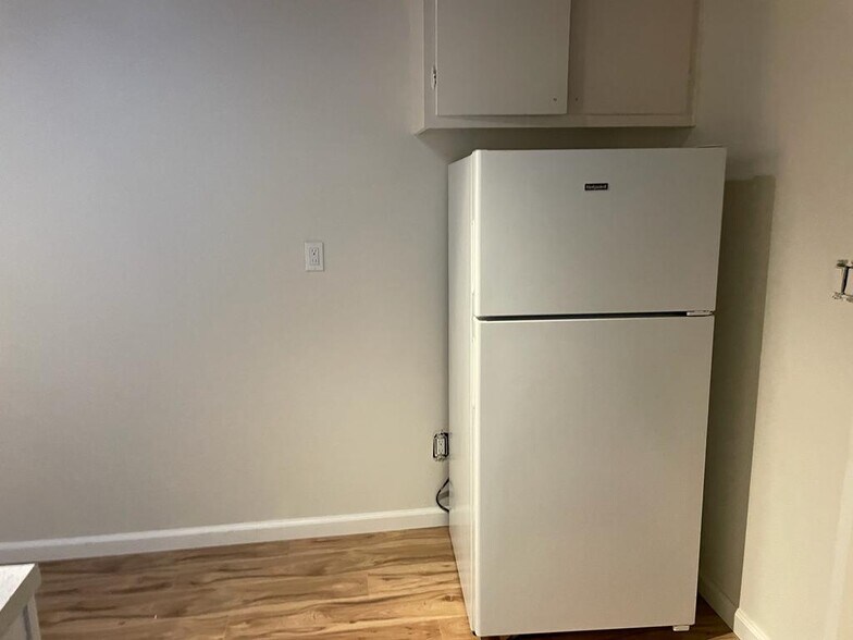 Kitchen - 9211 Fermi Ave