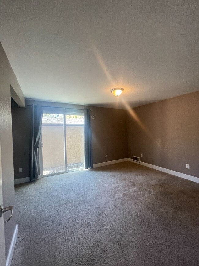 Building Photo - Cute 3 bedroom, 1 bath home located in The Meadows!