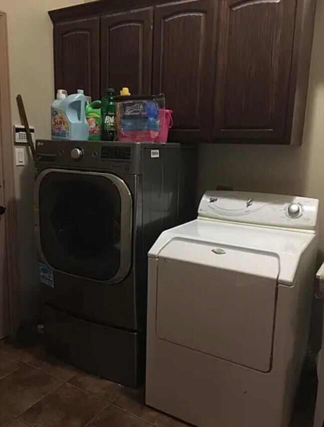 Building Photo - 1214 Eldora Rd