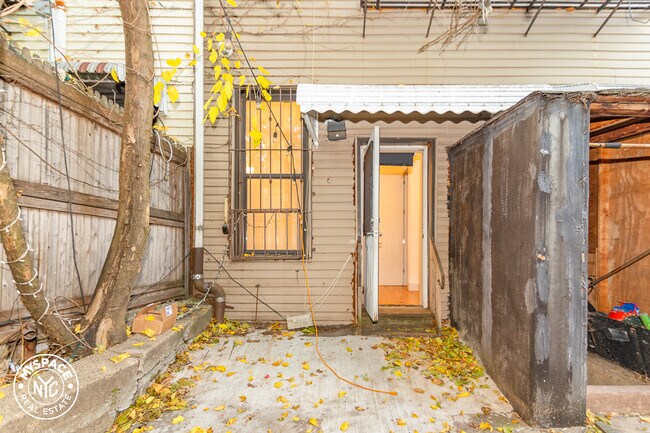 Building Photo - 233 Jefferson St