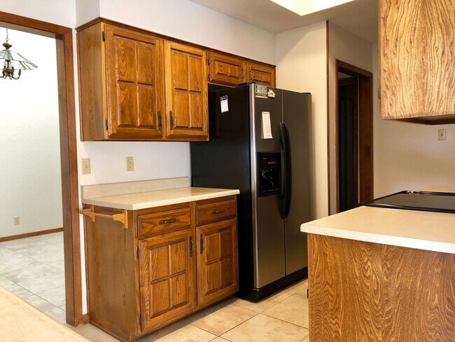 Building Photo - 4305 Center Oak Wds