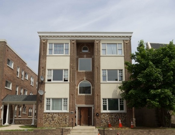 Primary Photo - 2419 Callow Ave