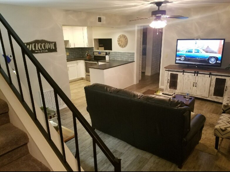 Building Photo - 1628 W Lindley Dr