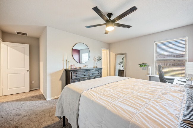 Building Photo - 5611 Elm Valley Dr