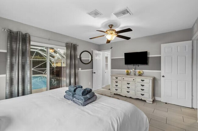 Building Photo - 730 SE White Ave